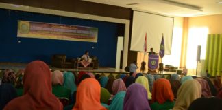 Menyambut MEA, Ratusan Mahasiswa FEBI Ikuti Stadium General
