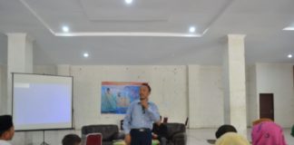 Menggegam Dunia dengan Pendidikan