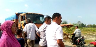 Aksi Unjuk Rasa Demi Mempertahankan Jalan