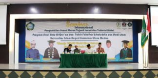 Prodi IAT FUSI Gelar Seminar Internasional Pemaparan materi Oleh Dr. H. Mustafa Kamal Rokan, MH Sebagai ketua LPTQ Sumatera Utara dalam, Seminar internasional dan Pengambilan Sanad Matan Tajwid Jazari dan Tuhfatul Atfal, di Aula Utama Kampus II UIN SU, Senin (9/3). Kamerawan: Syafrida