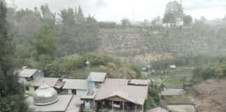 Sinabung Erupsi, PVMBG Imbau Masyarakat Keluar Zona Merah