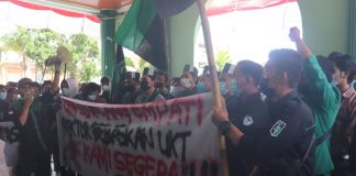 Tuntut Turunkan UKT 50%, HMI Se-kawasan UIN Sumut Gelar Demo