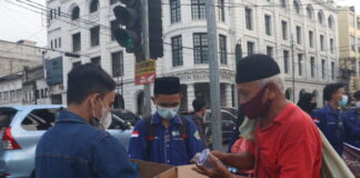 Mencari Pahala dengan Cara Berbagi