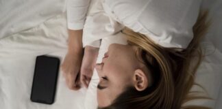 Dampak Mengerikan Ponsel Saat Tidur Terhadap Kesehatan