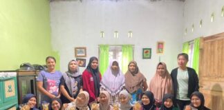 Kelompok 85 KKN UIN SU Adakan Kunjungan UMKM Peyek di Desa Kelambir