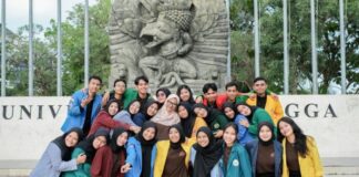 Kamu Mahasiswa? Yuk, Cari Tahu Arti dari Warna Almamater Kampusmu!