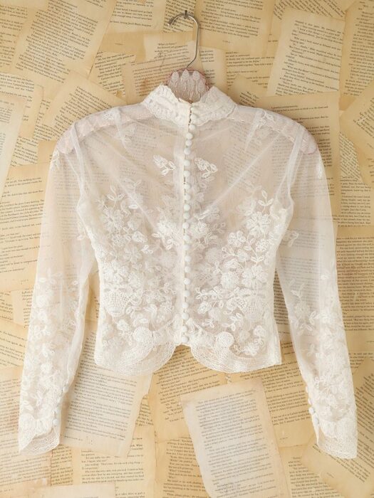 Kebaya Crop Top: Budaya Memudar, Modernitas Mengakar