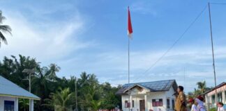 Kelompok KKN 53 UIN SU Ikuti Upacara Bendera di SD 09 Sumber Rejo Batu Bara