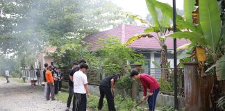 PEMA KPI-E Selenggarakan Gotong Royong di Kantor Desa